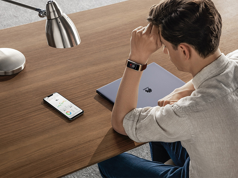 ساعة ذكية لمراقبة الصحة وتعزيز أسلوب الحياة ... تعرف على’هواوي TalkBand B5